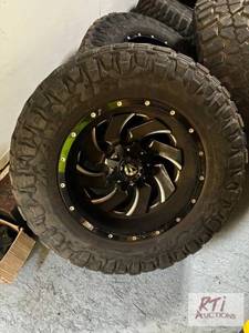 lot 291 image: Tire and rim package. Black fuel ri...
