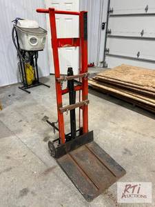 lot 310 image: Wesco manual hydraulic stackerpall...