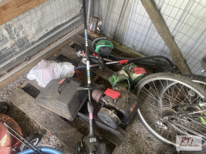 lot 328 image: Lot of chainsaw, leaf blower, 2 eng...