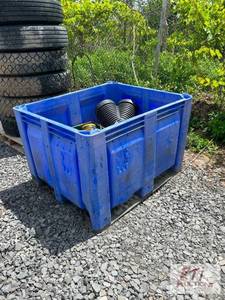lot 402 image: Bin with misc. construction supplie...