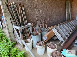 lot 413 image: Contents of storage unit. Including...