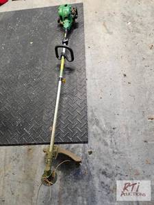 lot 445 image: John Deere S1400 weed eater. Black ...