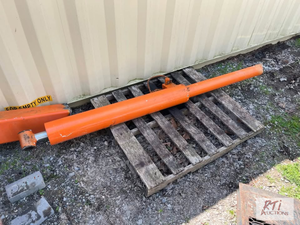 lot 449 image: Large hydraulic cylinder with 46in ...