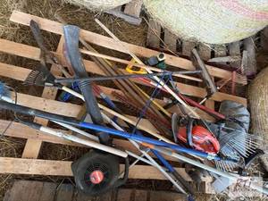 lot 463 image: Lot of hand tools. Item is located ...