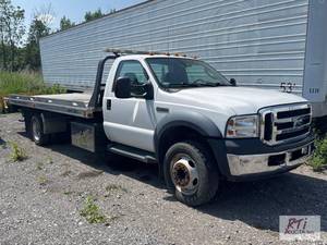 lot 69 image: 2007 Ford F-550 rollback truck. ...