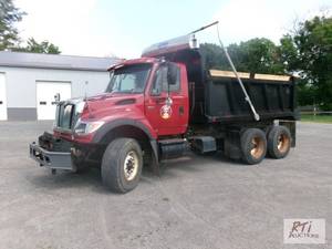 lot 79 image: 2005 International 7600 Work star T...