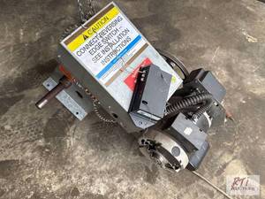 lot 484 image: Overhead Door SELC 201 commercial o...