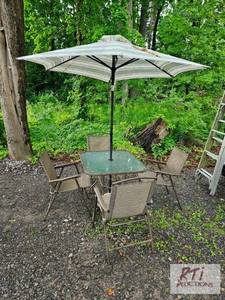 lot 488 image: Patio set with 4 folding chairs, um...