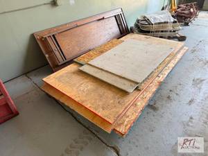 lot 500 image: Several pieces of plywood and a fol...