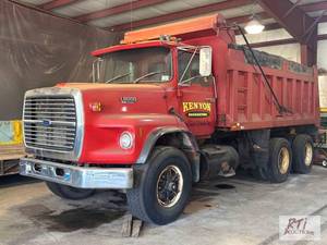 lot 2 image: 1987 Ford L8000 tandem axle dump tr...