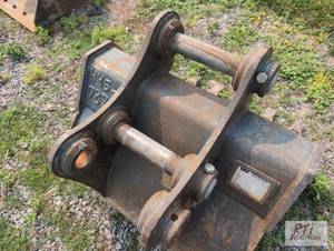 lot 15 image: Werk Breau 24-inch ditching bucket ...