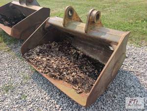 lot 18 image: Central Fabricators 47-inch ditchin...