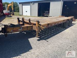 lot 26 image: Belshe tandem dual backhoe trailer ...