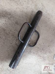 lot 32 image: T post pounder...