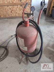 lot 38 image: Central Pneumatic small sand blaste...