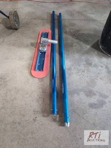 lot 54 image: Kraft CC270 aluminum concrete scree...