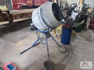 lot 55 image: Kobalt electric concrete mixer...