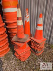 lot 65 image: 36X traffic cones...