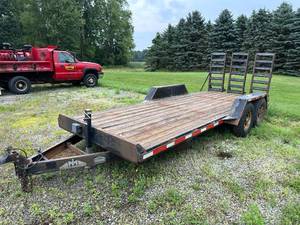 lot 22 image: Moritz 18ft tandem axle fender trai...