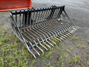 lot 89 image: HLA 70-inch rock bucket