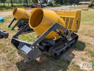 lot 22 image: Future JBC400J mini tracked concret...
