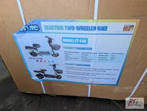 lot 40 image: Future electric moped, 14in wheels,...