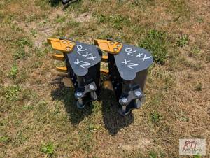 lot 50 image: 2X 14in digging bucket for mini exc...