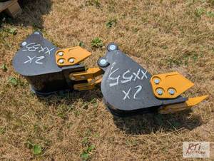 lot 51 image: 2X Mini excavator 8in digging bucke...