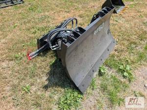 lot 69 image: Hydraulic dozer blade for mini skid...