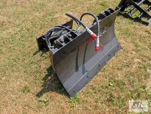 lot 70 image: Hydraulic dozer blade for mini skid...