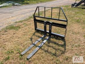lot 76 image: Kivel 2000lb light duty pallet fork...