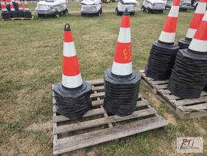 lot 99 image: 22X Traffic cones with reflectors. ...