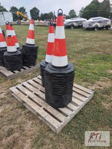 lot 100 image: 30X Traffic cones with reflectors. ...
