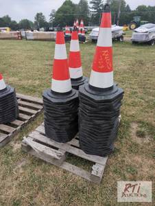 lot 104 image: 72X Traffic cones with reflectors. ...
