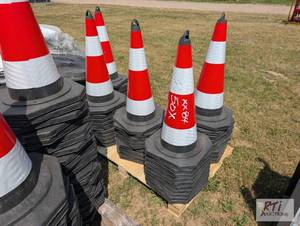 lot 106 image: 50X Traffic cones with reflectors. ...