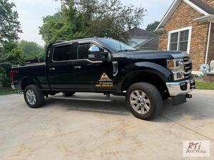 lot 1 image: 2020 Ford F350 crew cab Platinum pi...