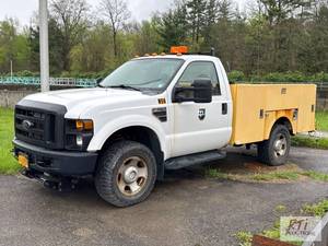 lot 5 image: 2009 Ford F-350 XL pickup truck. VI...