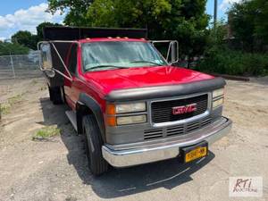 lot 6 image: 1998 GMC Sierra 3500 HD SLE Stake b...