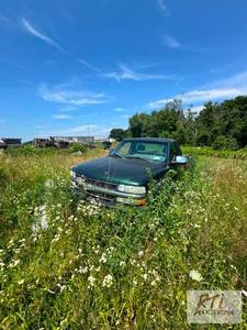 lot 9 image: 2002 Chevy 1500 pickup truck. VIN1...