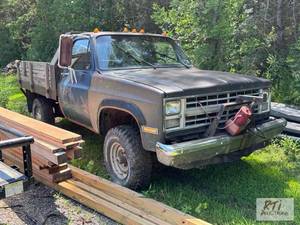 lot 10 image: 1990 Chevrolet pickup truck. VIN 1G...