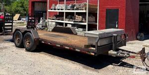 lot 27 image: 2006 CornPro 20 foot tandem axle fe...