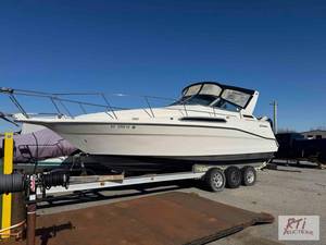 lot 34 image: 1991 Cruiser 28ft boat. Cuddy&nbsp...