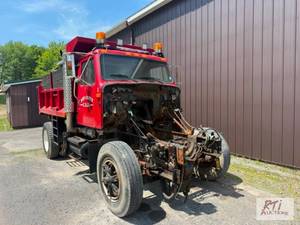 lot 48 image: 1993 International 2574 Dump Truck....