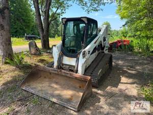 lot 52 image: 2013 Bobcat T650 track skid loader,...