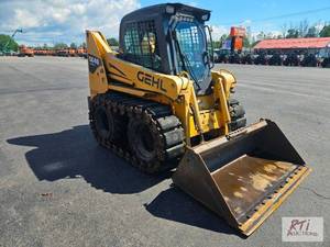 lot 53 image: 2009 Gehl 5640 skid loader with joy...