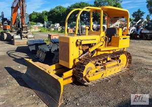 lot 60 image: 1975 International 500E dozer, pre-...