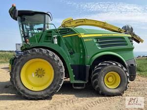 2016 John Deere 8800i self-prope...