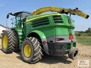 2016 John Deere 8800i self-prope...
