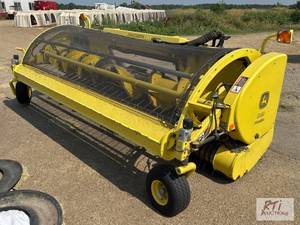 lot 87 image: 2018 John Deere 649 pickup head....