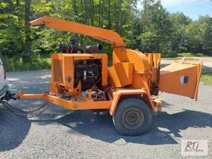 lot 118 image: Woodchuck WC17 chipper. Ford 300 ga...